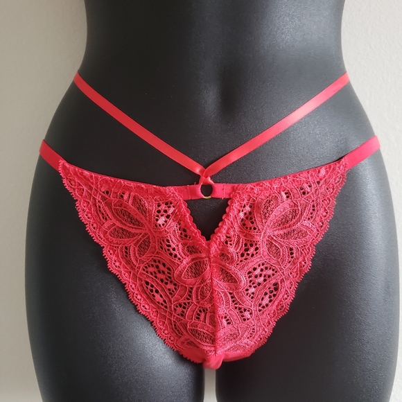 Victoria's Secret red bra set for Valentine's day - Picture 3 of 9